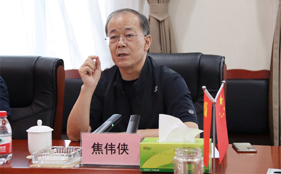 四川省委省政府決策咨詢委員會、西財智庫領(lǐng)導(dǎo)專家蒞臨四川棉麻集團指導(dǎo)工作