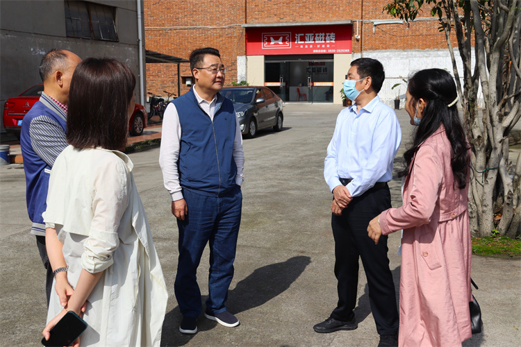 四川省供銷社黨組成員、機(jī)關(guān)黨委書記李先明帶隊(duì)開(kāi)展節(jié)前安全生產(chǎn)督查工作